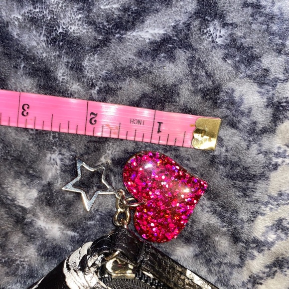 NWOT Music Lover Skull Print Wristlet - Picture 5 of 9